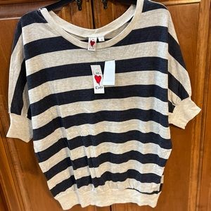 #33 - Love Rocks top. Size XL